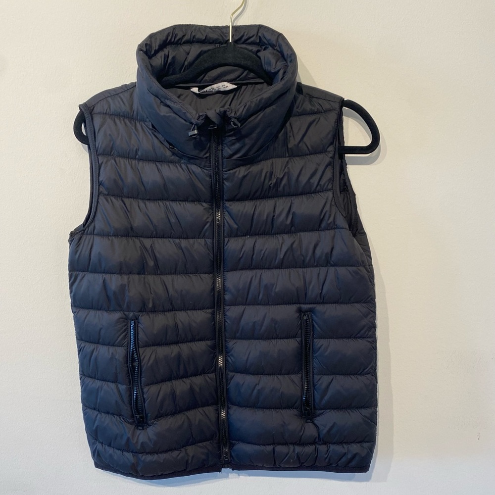 Black Zara puffer vest size M